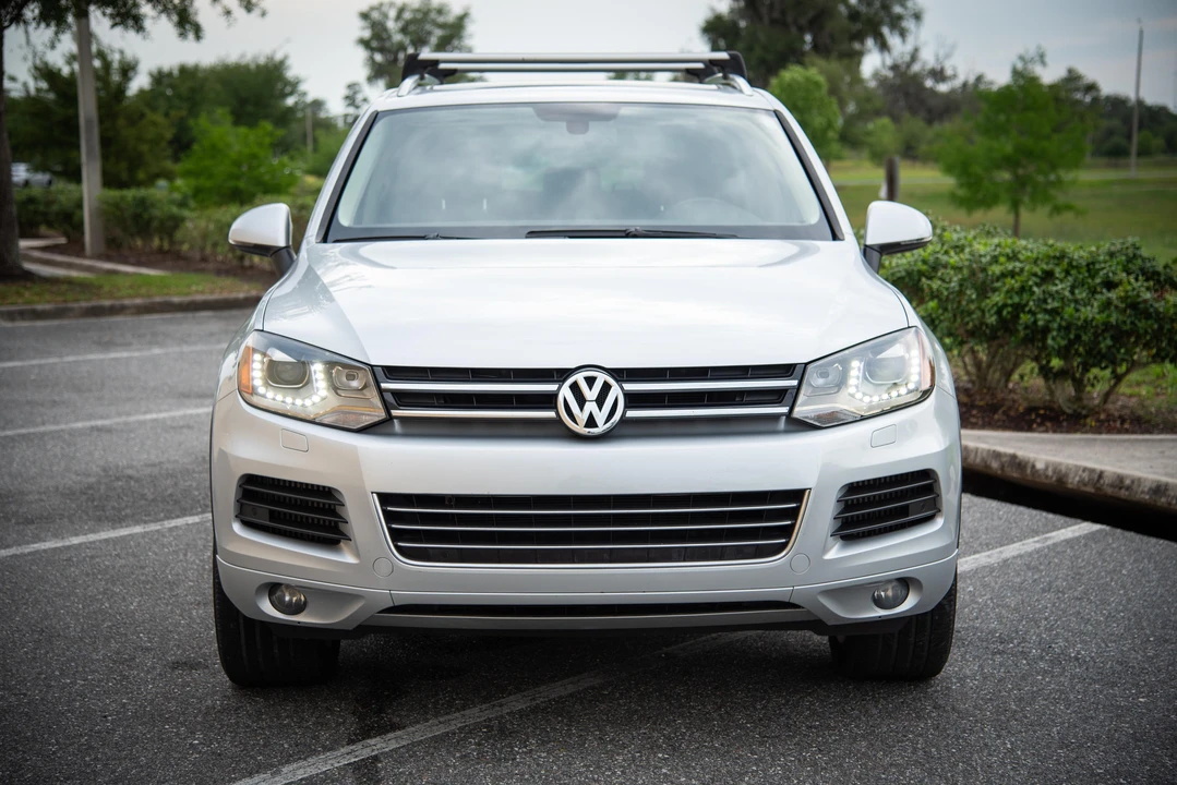 2012 Volkswagen Touareg - Image 2 of 31