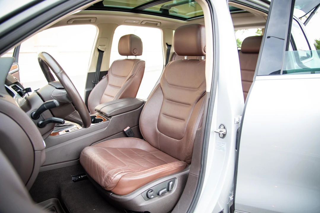 2012 Volkswagen Touareg - Image 23 of 31
