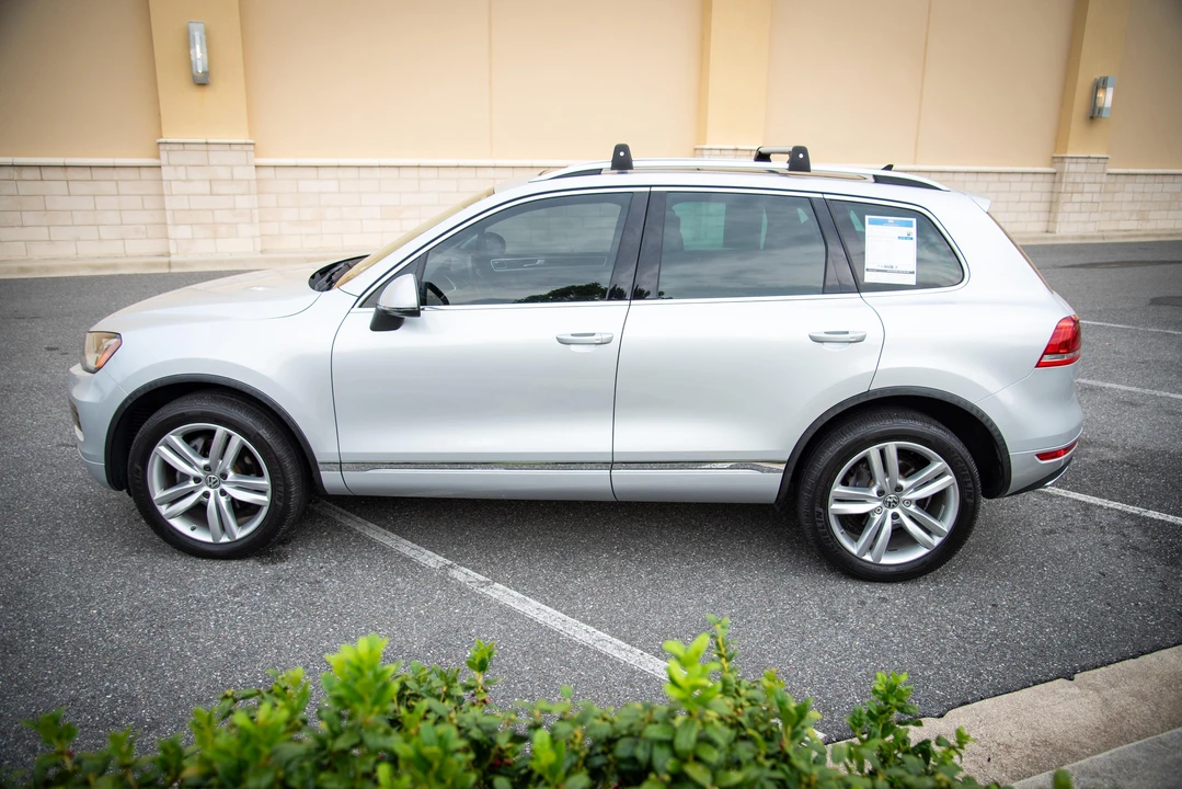 2012 Volkswagen Touareg - Image 8 of 31