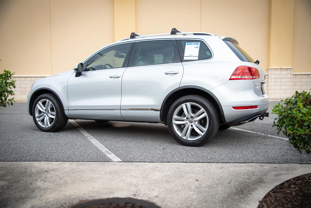 2012 Volkswagen Touareg - Image 9 of 31