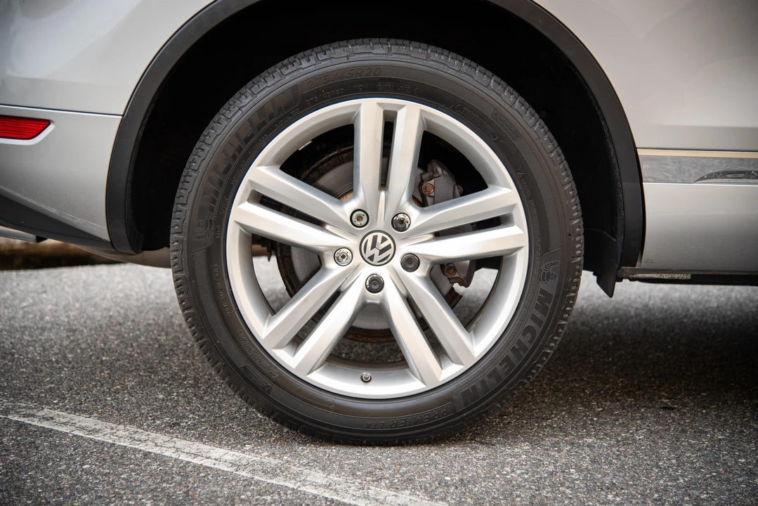 2012 Volkswagen Touareg - Image 20 of 31