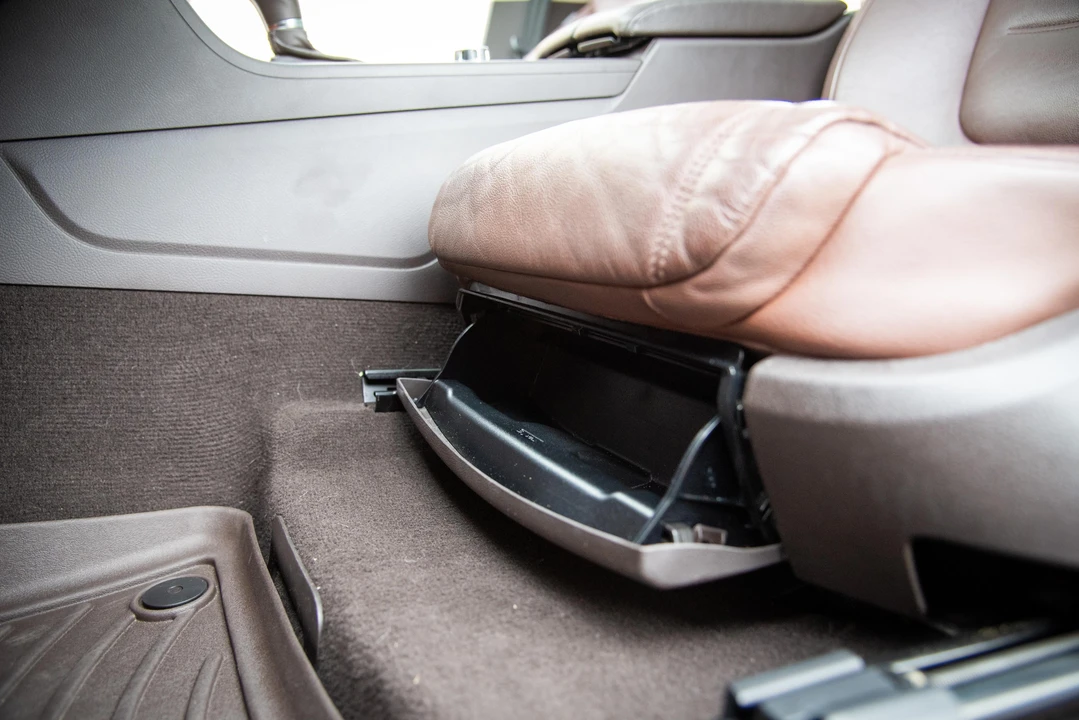 2012 Volkswagen Touareg - Image 26 of 31
