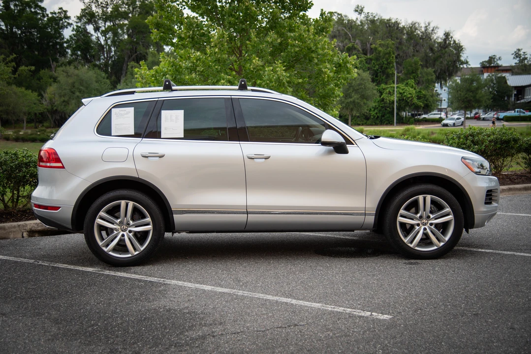 2012 Volkswagen Touareg - Image 10 of 31