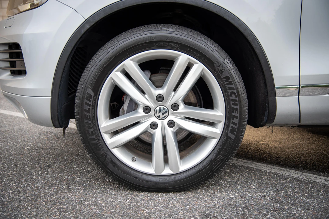 2012 Volkswagen Touareg - Image 18 of 31