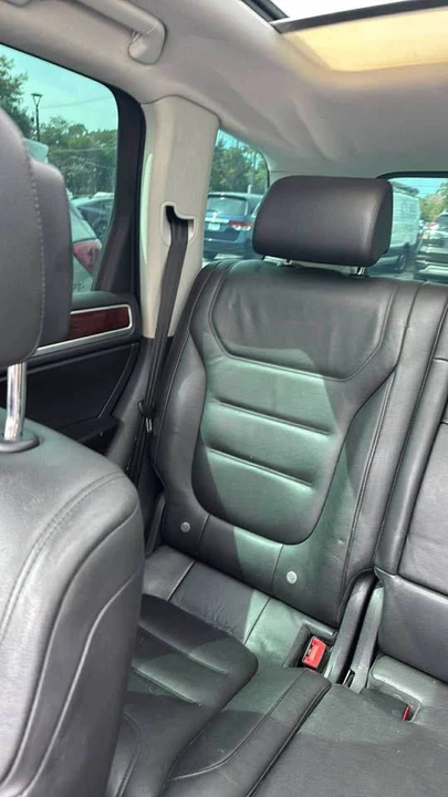 2012 Volkswagen Touareg - Image 6 of 7