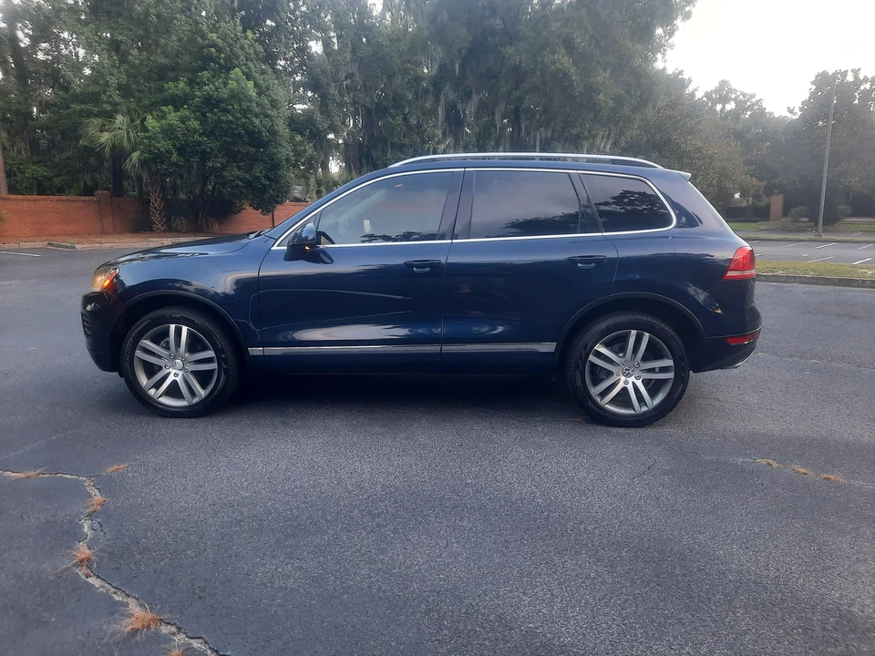 2012 Volkswagen Touareg - Image 24 of 31
