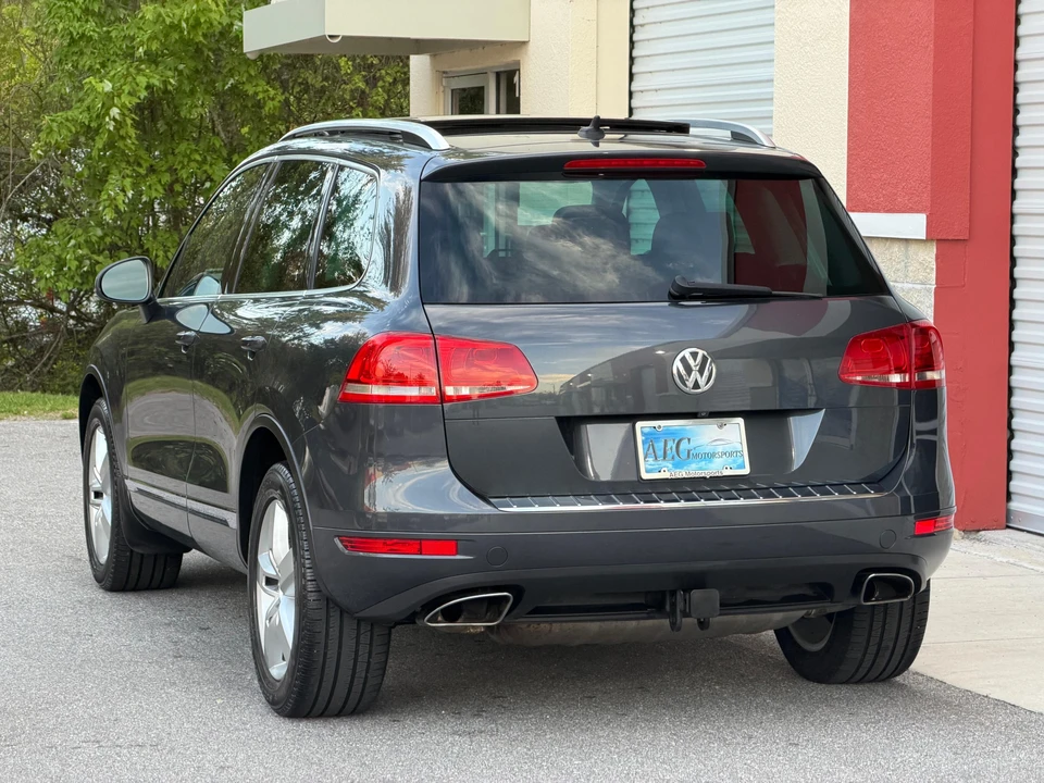 2012 Volkswagen Touareg - Image 10 of 31