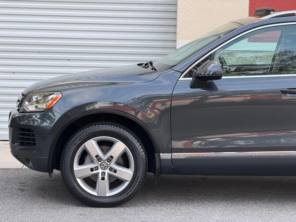 2012 Volkswagen Touareg - Image 27 of 31