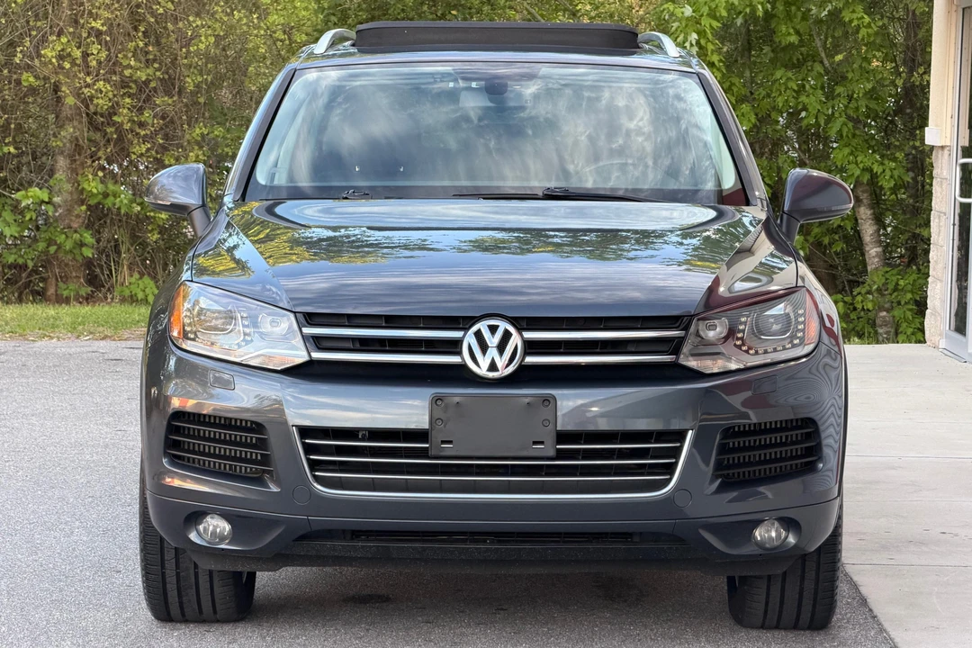 2012 Volkswagen Touareg - Image 2 of 31