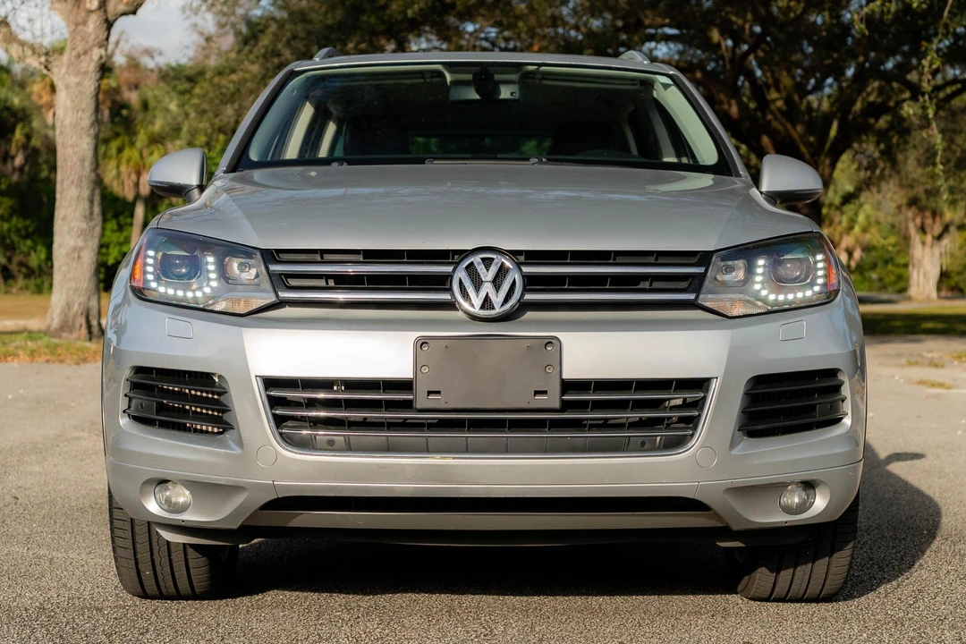 2012 Volkswagen Touareg - Image 2 of 31
