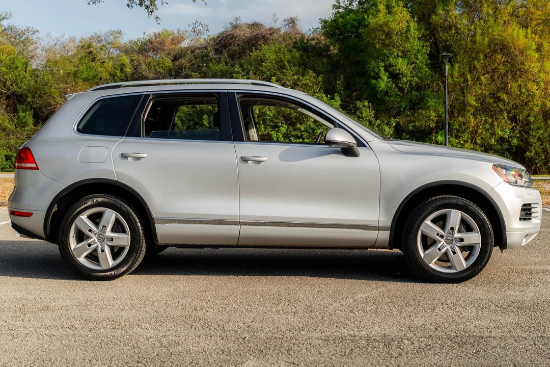 2012 Volkswagen Touareg - Image 3 of 31