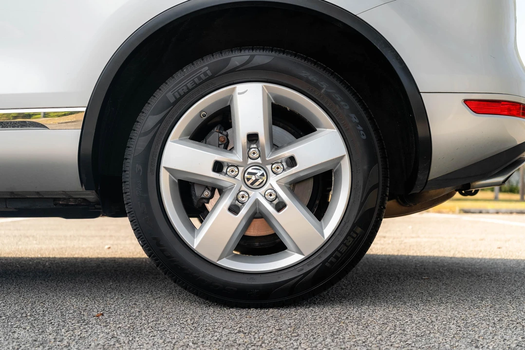 2012 Volkswagen Touareg - Image 27 of 31