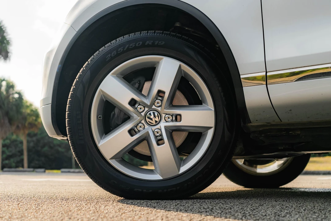 2012 Volkswagen Touareg - Image 25 of 31