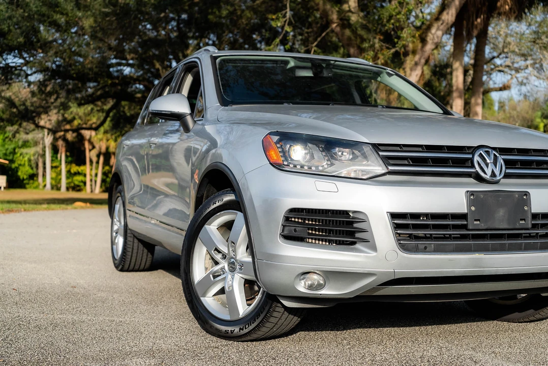 2012 Volkswagen Touareg - Image 12 of 31