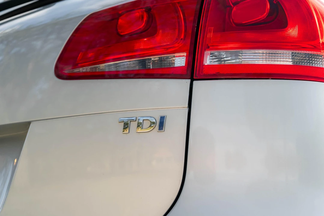 2012 Volkswagen Touareg - Image 22 of 31