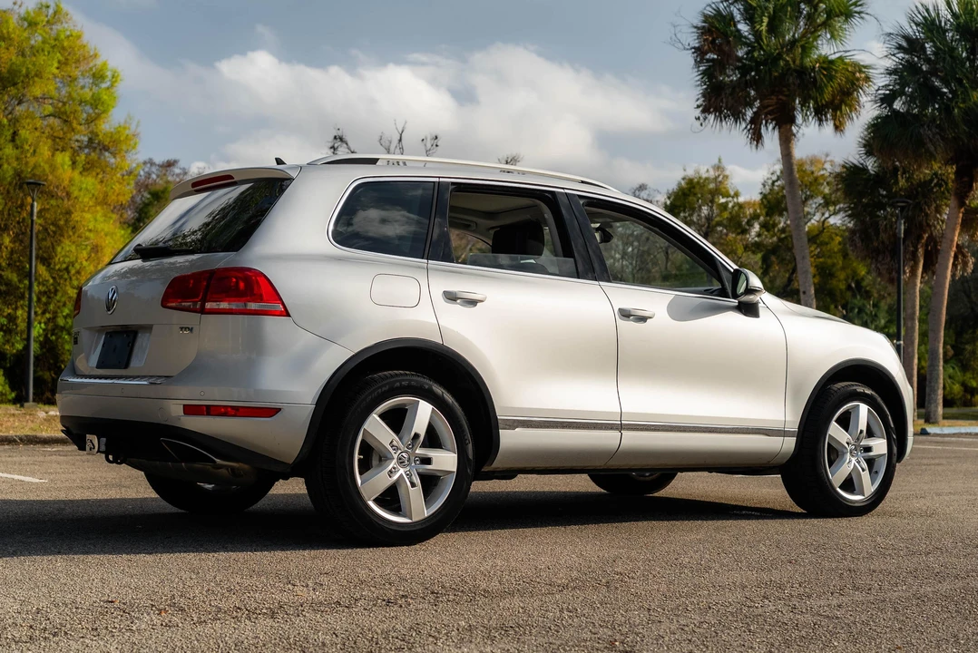 2012 Volkswagen Touareg - Image 9 of 31