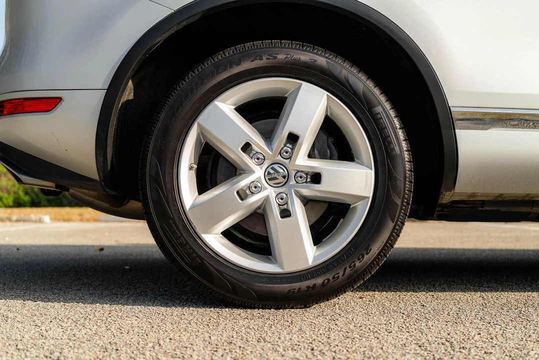 2012 Volkswagen Touareg - Image 28 of 31
