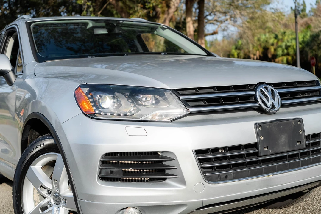 2012 Volkswagen Touareg - Image 13 of 31