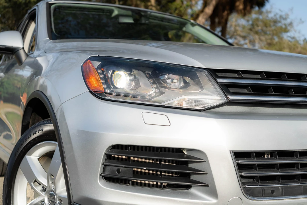 2012 Volkswagen Touareg - Image 14 of 31