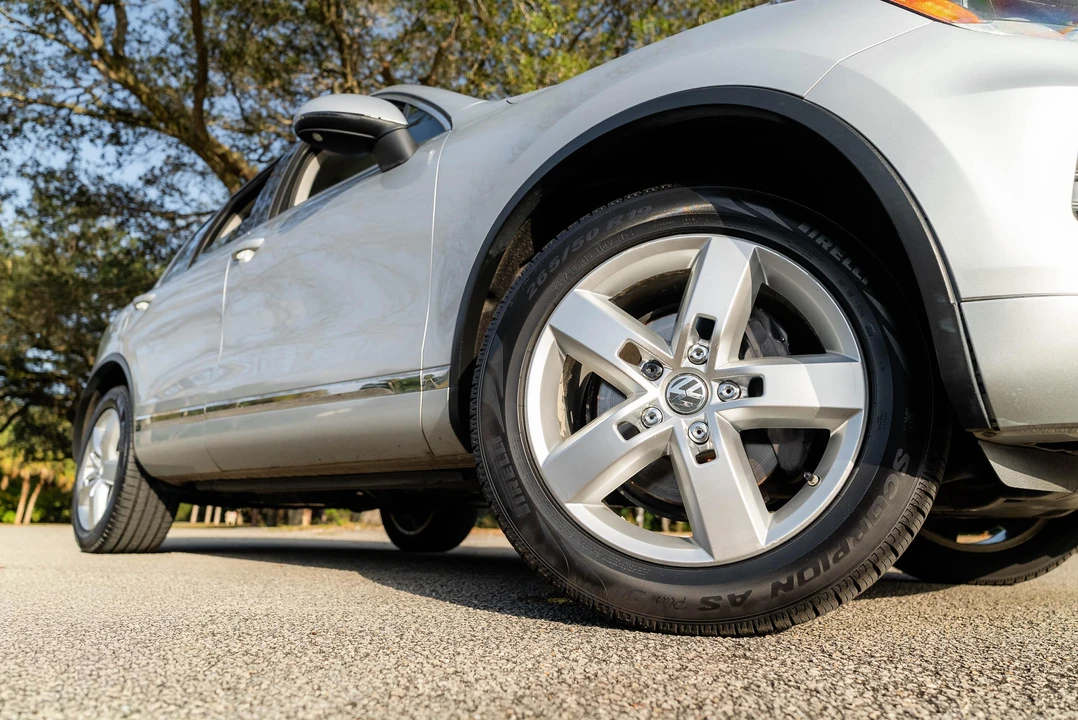 2012 Volkswagen Touareg - Image 29 of 31