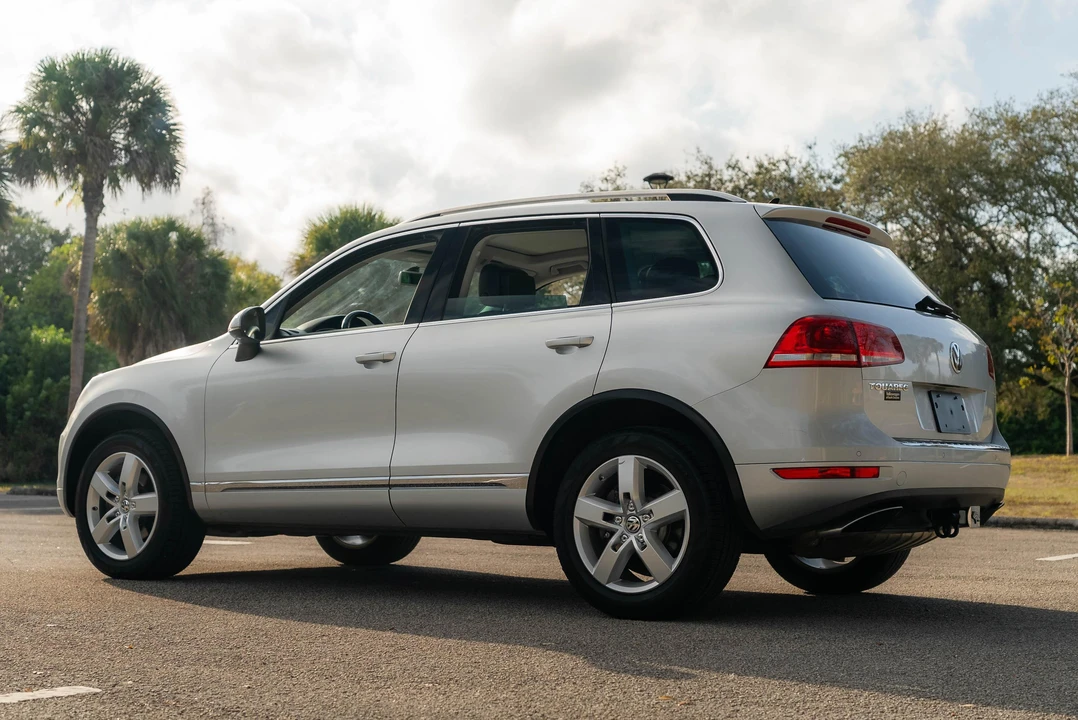2012 Volkswagen Touareg - Image 8 of 31