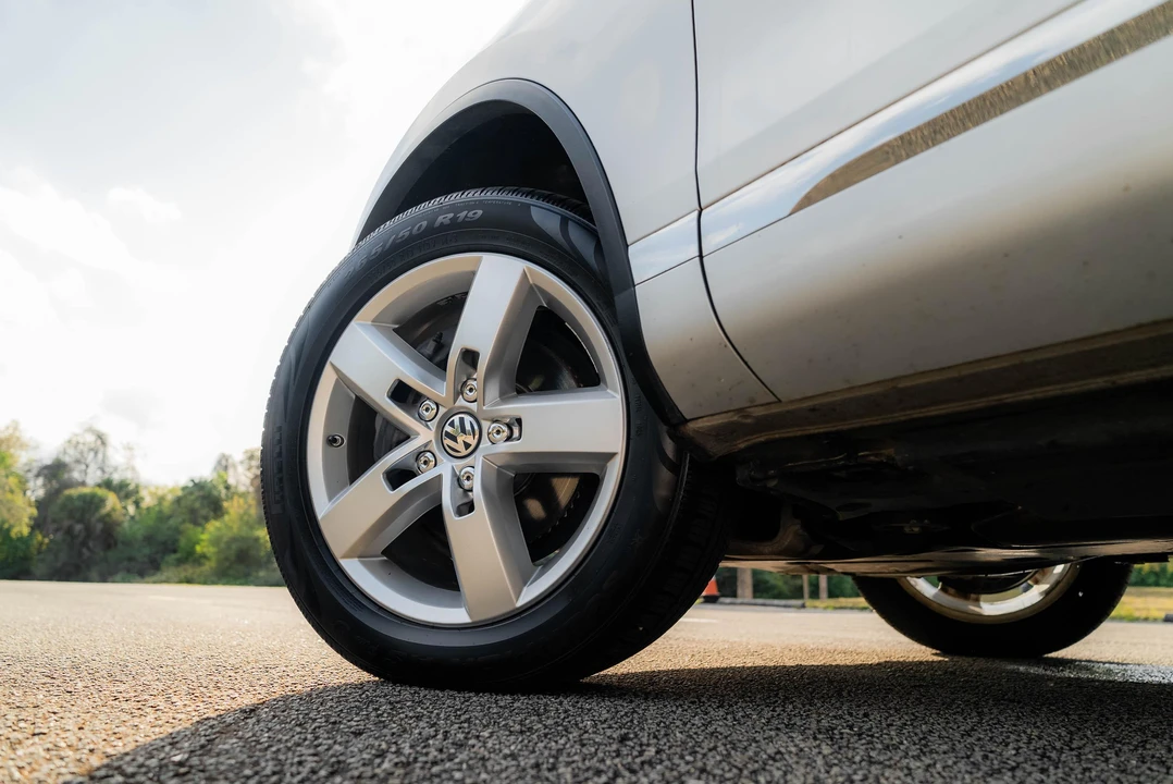 2012 Volkswagen Touareg - Image 26 of 31