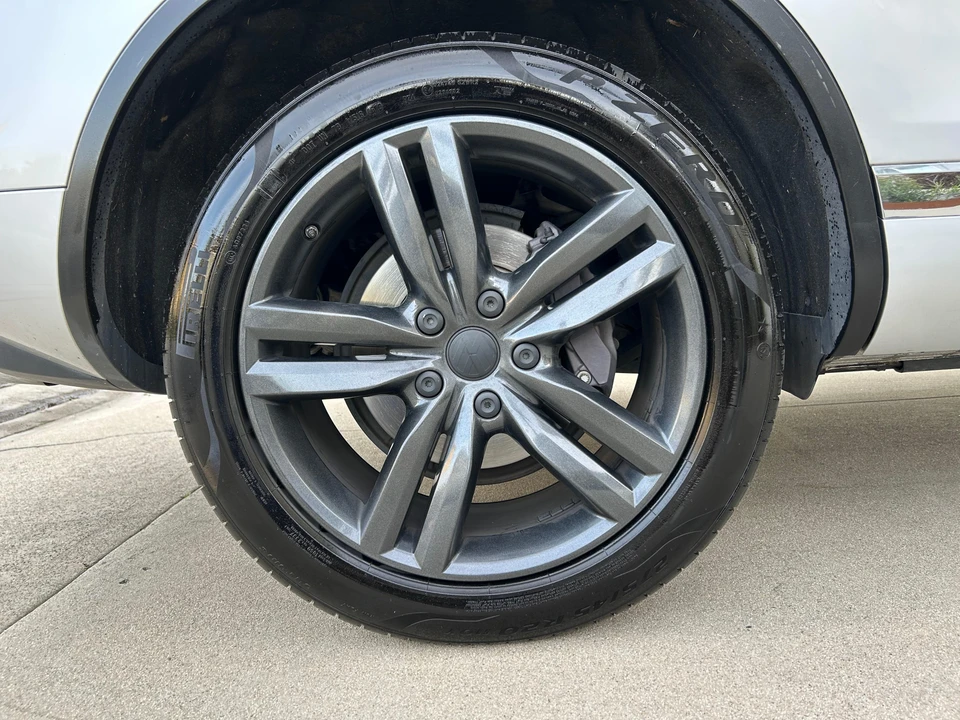 2012 Volkswagen Touareg - Image 24 of 31