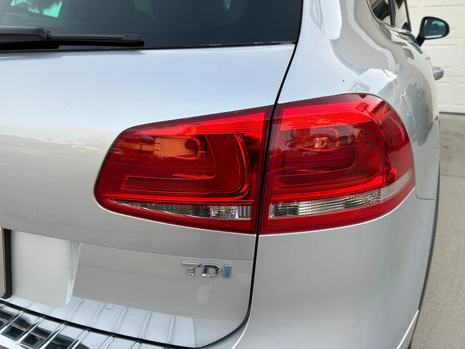2012 Volkswagen Touareg - Image 13 of 31