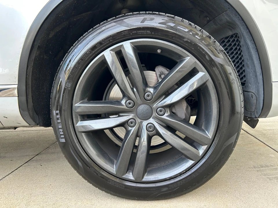 2012 Volkswagen Touareg - Image 25 of 31