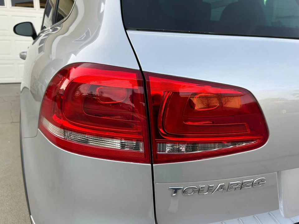 2012 Volkswagen Touareg - Image 12 of 31