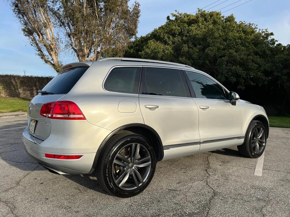 2012 Volkswagen Touareg - Image 7 of 31