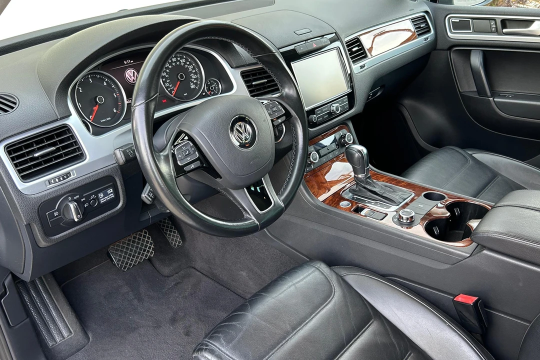 2012 Volkswagen Touareg - Image 27 of 31