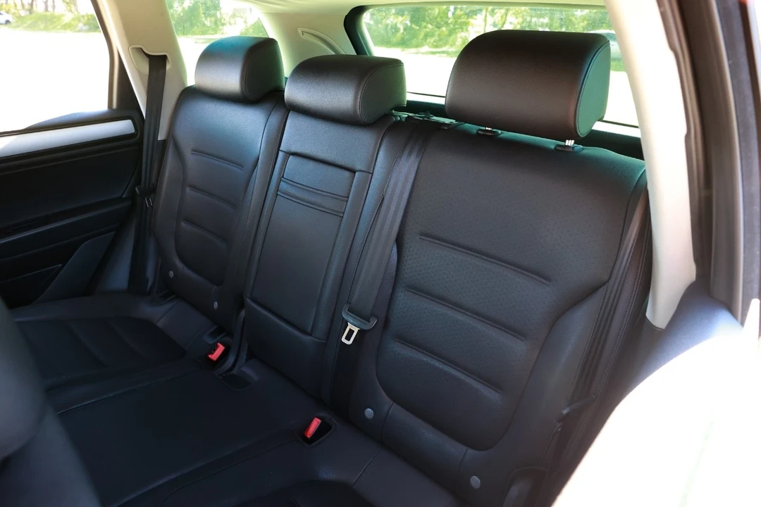 2012 Volkswagen Touareg - Image 8 of 12