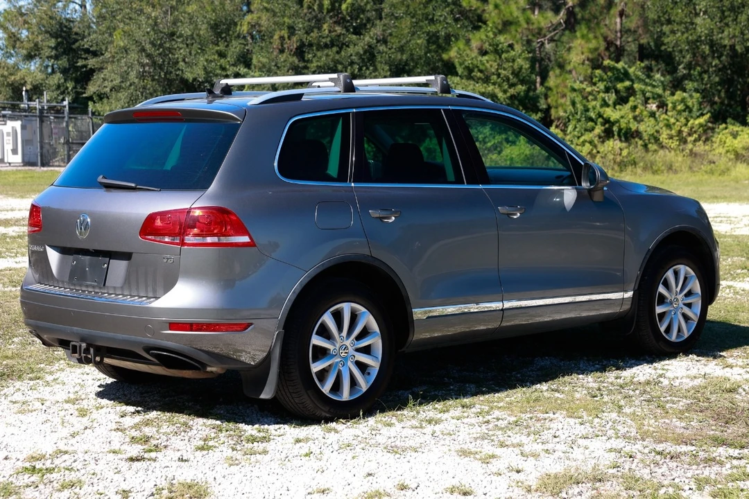 2012 Volkswagen Touareg - Image 11 of 12