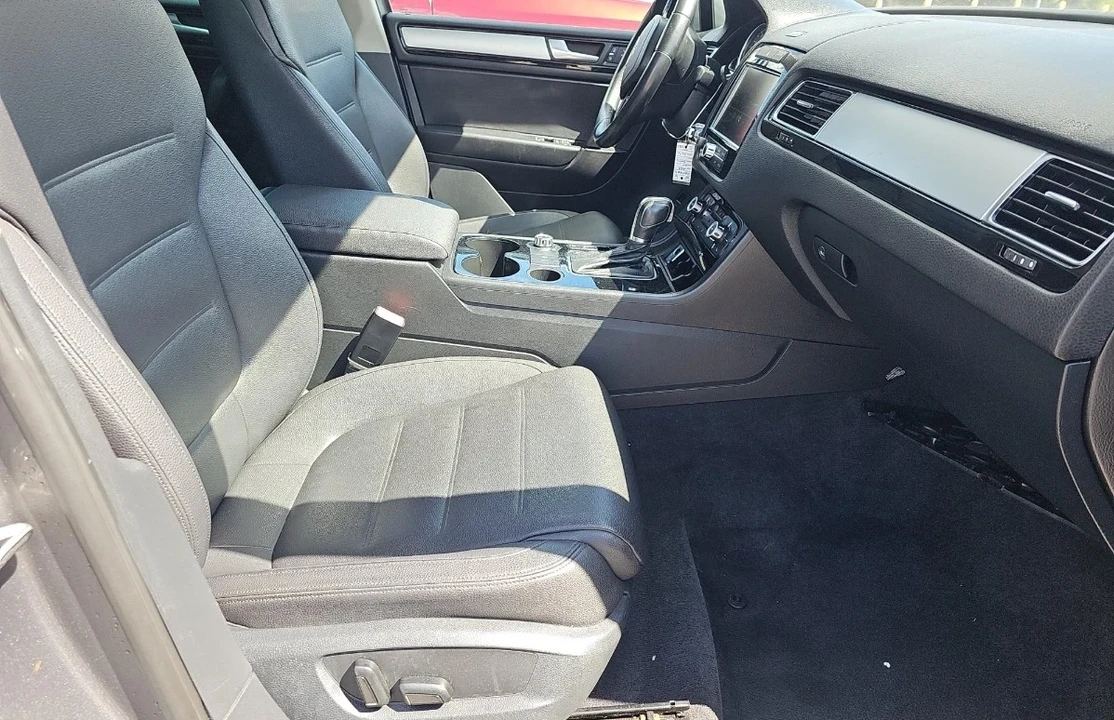 2012 Volkswagen Touareg - Image 10 of 12