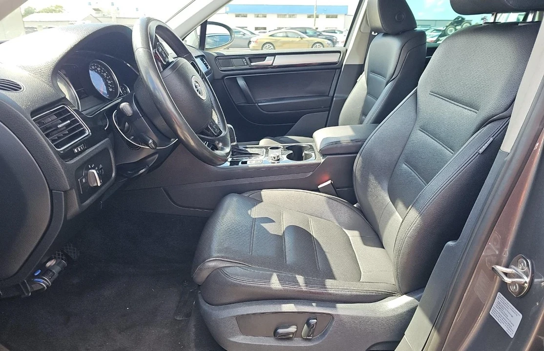 2012 Volkswagen Touareg - Image 9 of 12