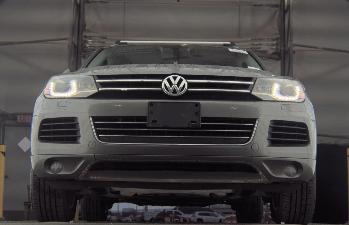 2012 Volkswagen Touareg - Image 8 of 12
