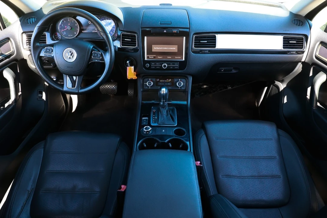 2012 Volkswagen Touareg - Image 2 of 12