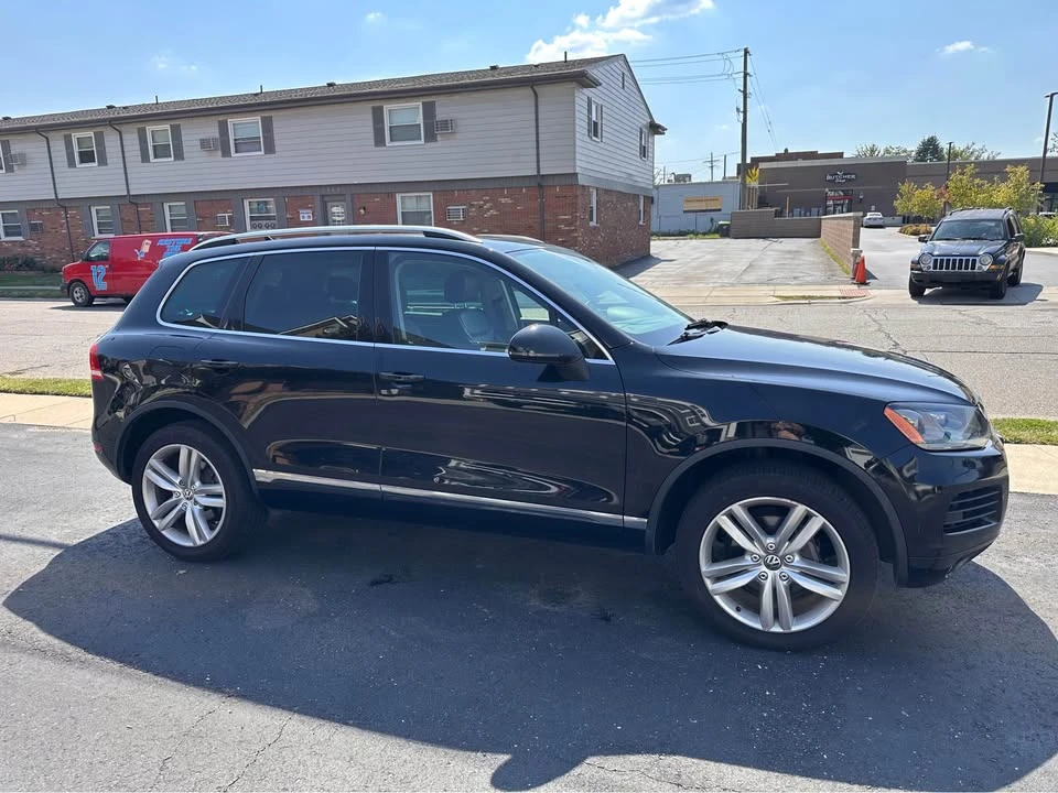 2012 Volkswagen Touareg - Image 2 of 20