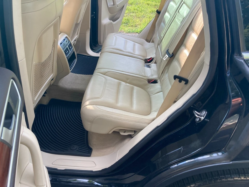 2012 Volkswagen Touareg - Image 14 of 17