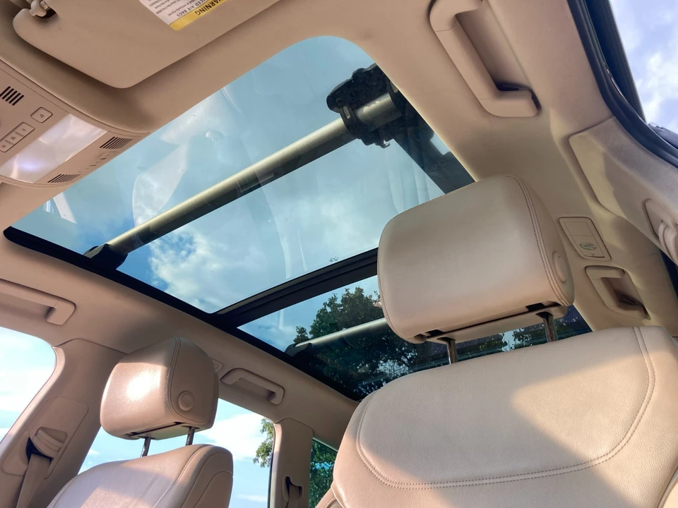 2012 Volkswagen Touareg - Image 16 of 17