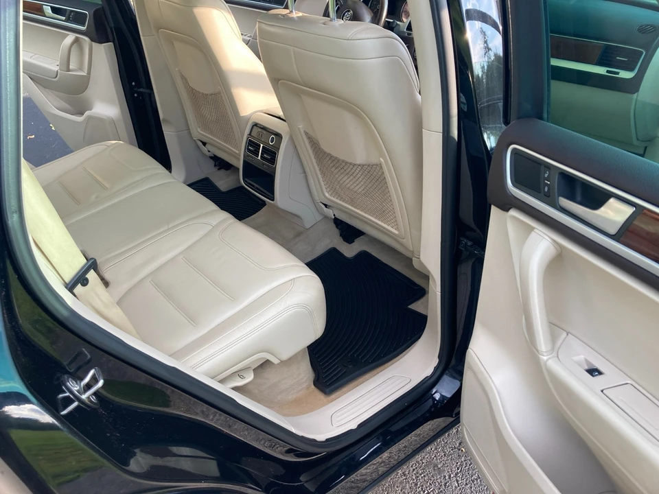 2012 Volkswagen Touareg - Image 15 of 17
