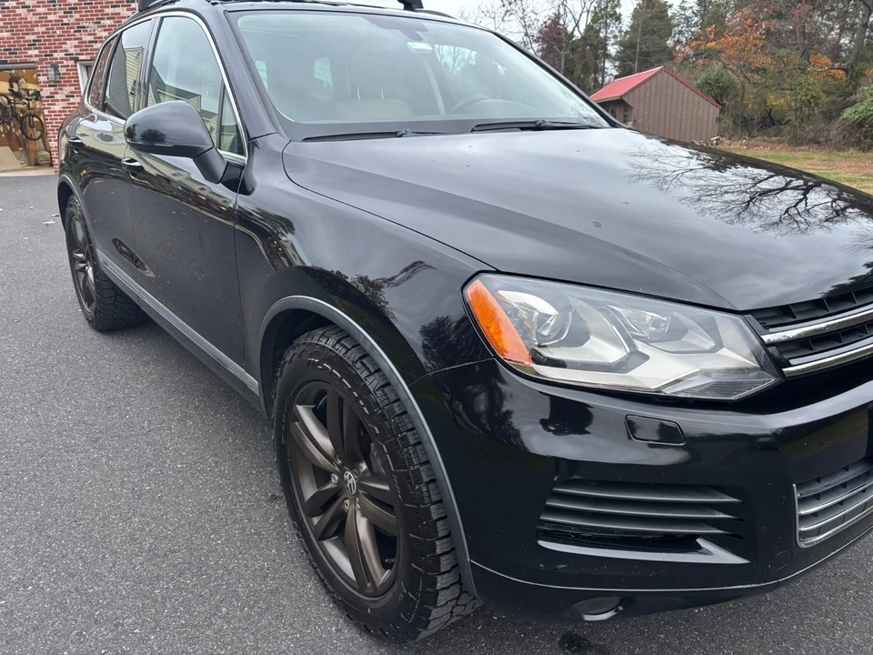 2012 Volkswagen Touareg - Image 2 of 17