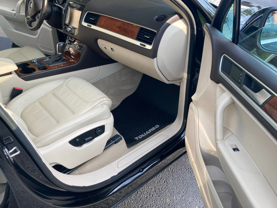 2012 Volkswagen Touareg - Image 12 of 17