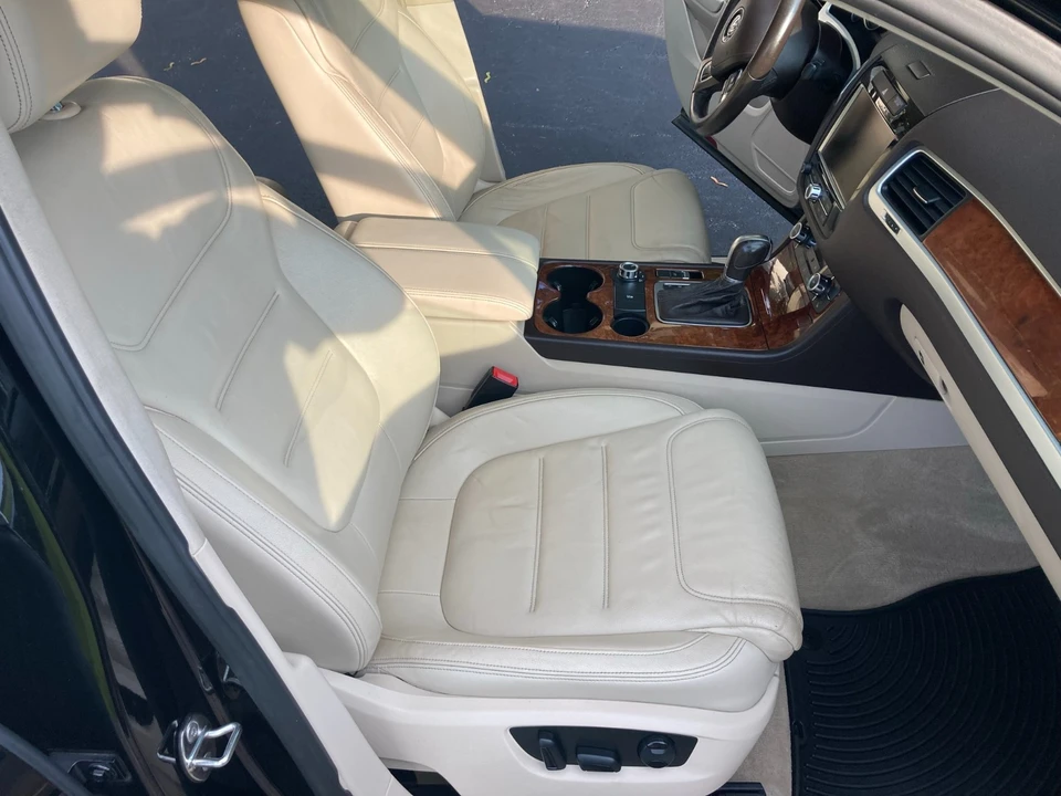 2012 Volkswagen Touareg - Image 13 of 17