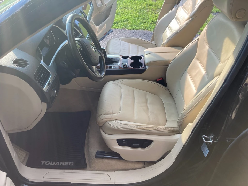 2012 Volkswagen Touareg - Image 11 of 17