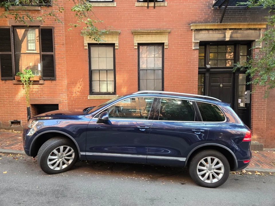 2012 Volkswagen Touareg - Image 10 of 15