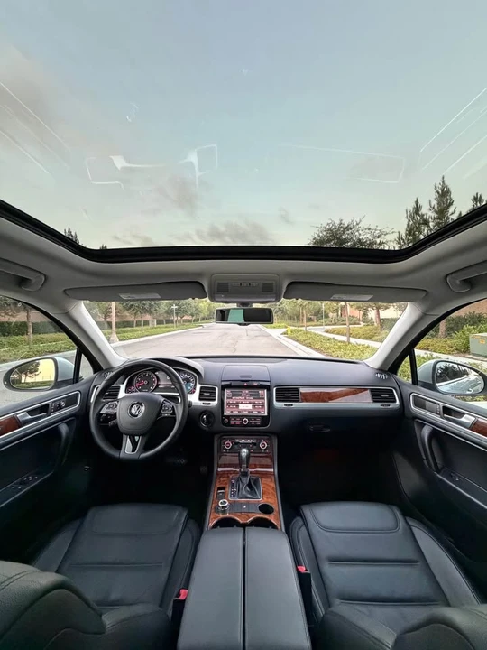 2012 Volkswagen Touareg - Image 12 of 16