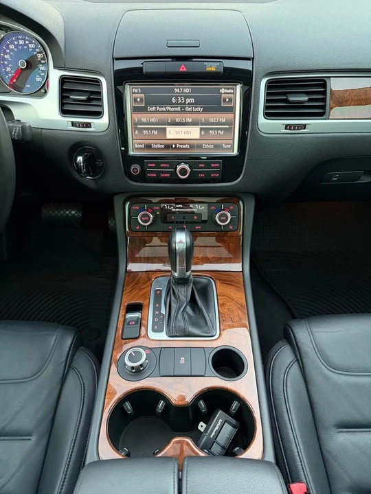 2012 Volkswagen Touareg - Image 9 of 16