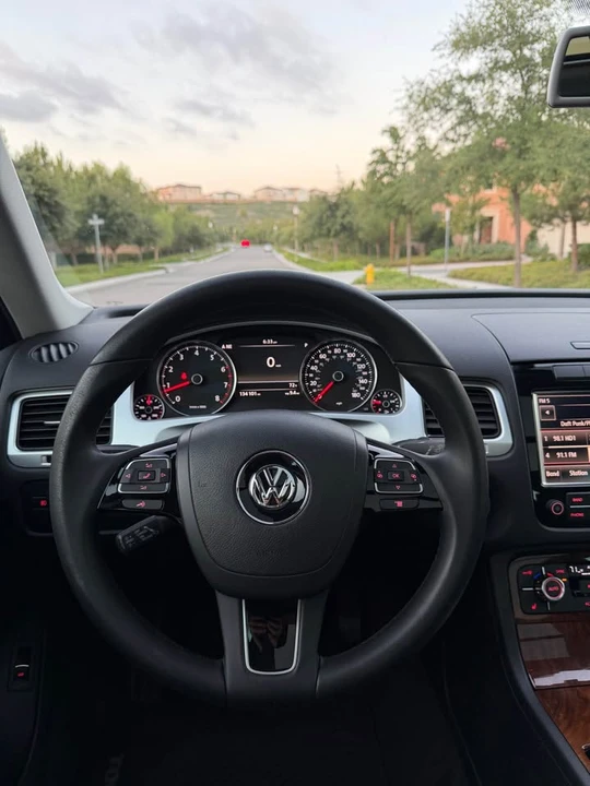 2012 Volkswagen Touareg - Image 11 of 16